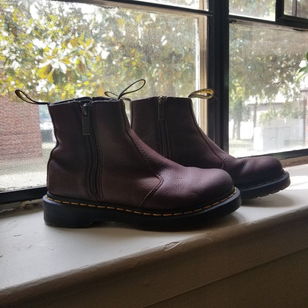 EUC Dr Martens Grizzly Chelsea Zip Boot